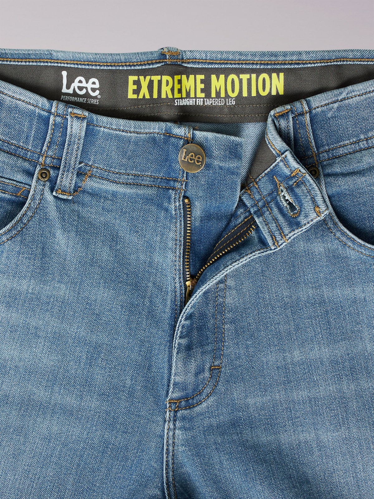 MEN'S EXTREME MOTION STRAIGHT FIT TAPERED LEG JEAN IN SCOTT