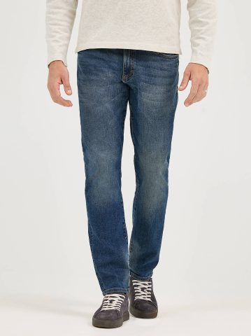 Men's Extreme Motion Straight Fit Tapered Leg Jean