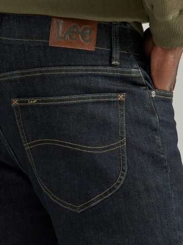Men's Extreme Motion Straight Fit Tapered Leg Jean