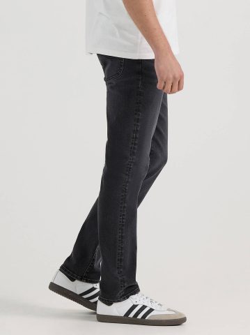 Men's Extreme Motion Regular Taper Jean