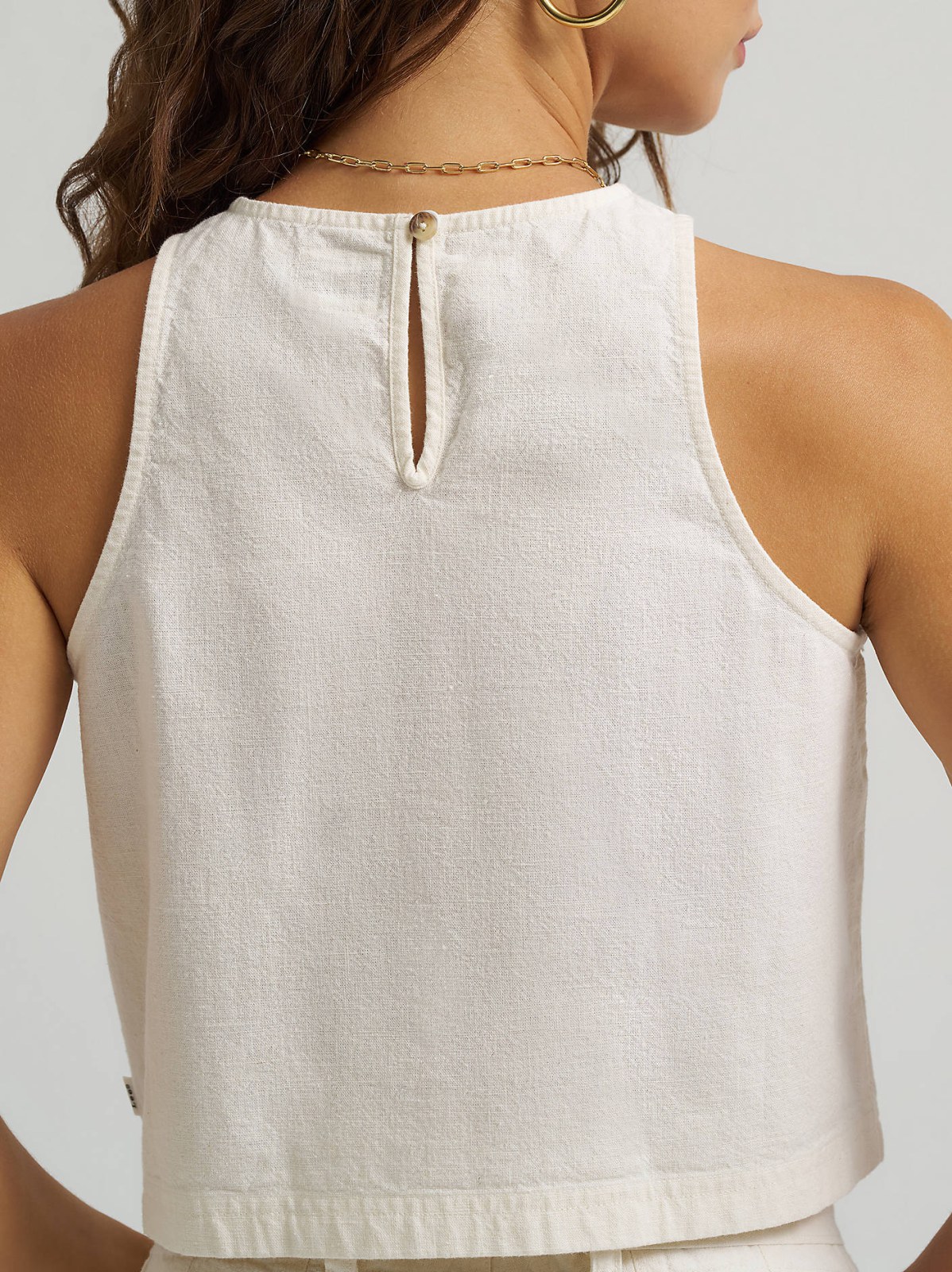 Women's Boxy Button Back Linen Tank Top - view 5