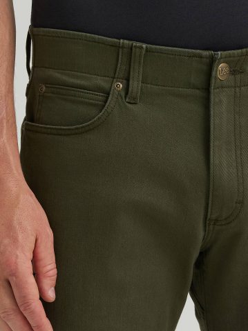 Men's Extreme Motion Straight Fit Tapered Leg Jean