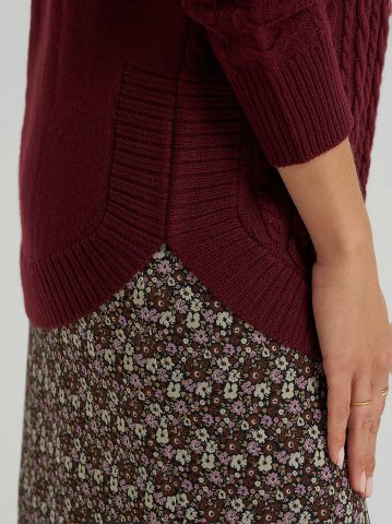 Women's Curved Hem Cable Knit Sweater