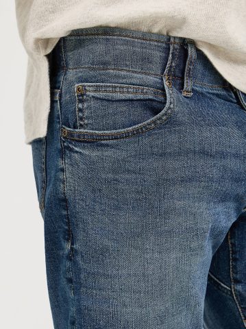 Men's Extreme Motion Straight Fit Tapered Leg Jean