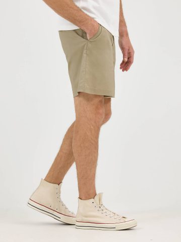 Men's Extreme Motion 7" Flat Front Short