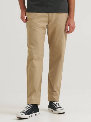Men's Extreme Motion Regular Taper Chino Pant