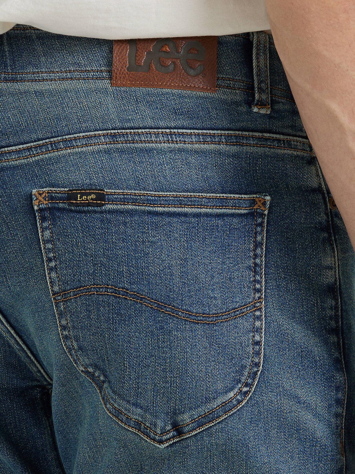 Men's Extreme Motion Straight Fit Tapered Leg Jean - view 5
