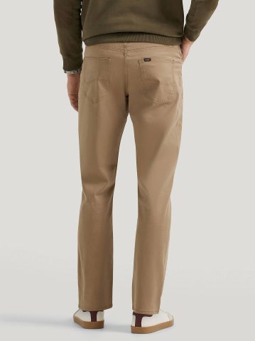 Men's Extreme Motion Straight Fit Tapered Leg Jean