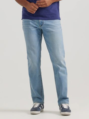 Men's Extreme Motion Regular Fit Straight Leg Jean — alternate view