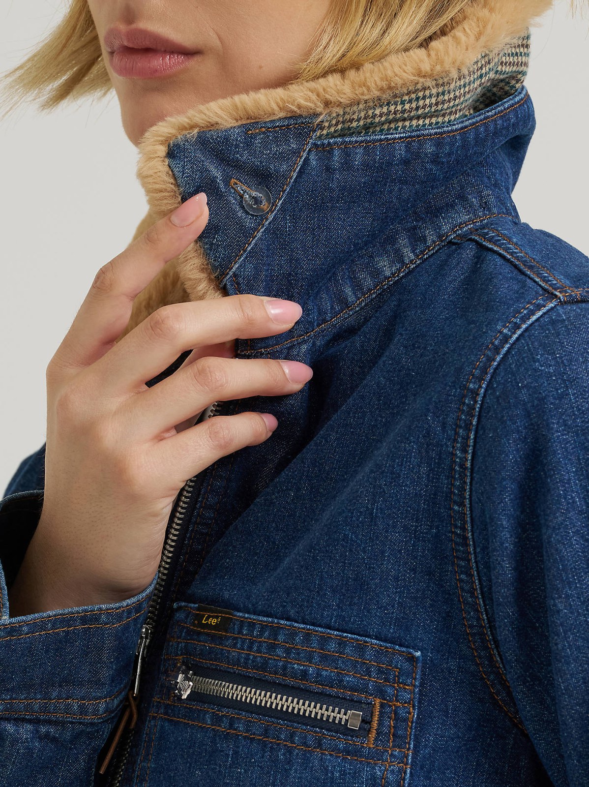 Women's Premium Removable Fur Collar Denim Jacket - view 5