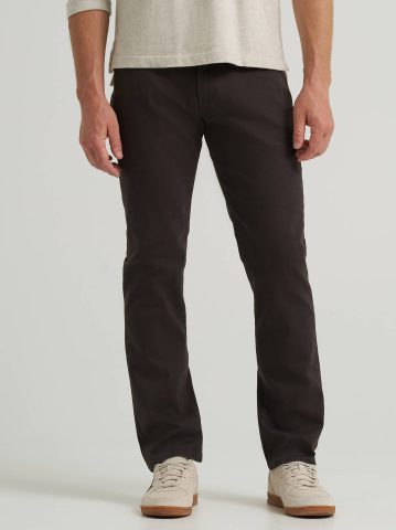 Men's Extreme Motion Straight Fit Tapered Leg Jean — alternate view