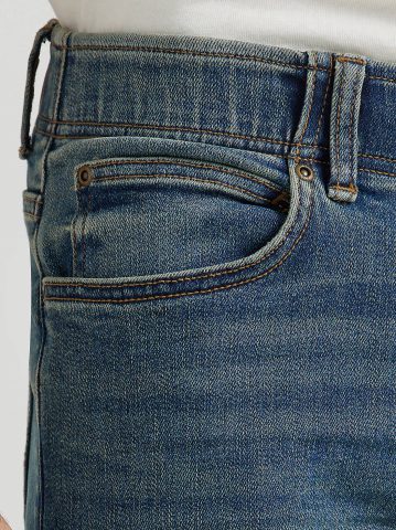 Men's Extreme Motion Straight Fit Tapered Leg Jean