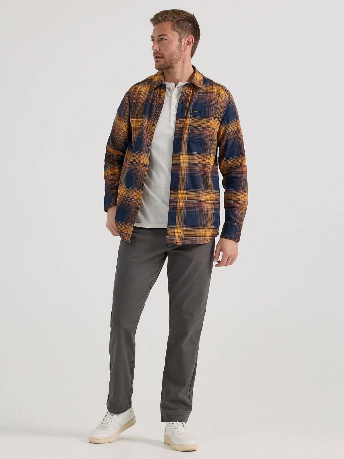 Men's Extreme Motion Relaxed Fit Khaki Pant