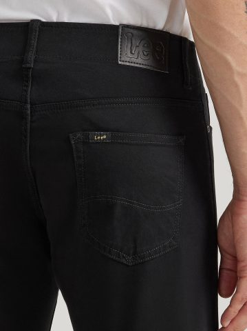 Men's Extreme Motion Slim Straight Leg Jean