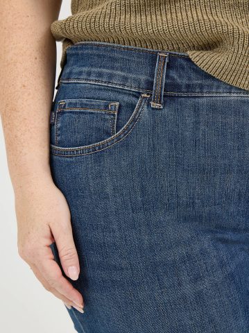 Women's Instantly Slims Relaxed Fit Straight Leg Jean (Plus)