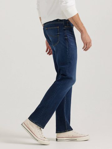 Men's Extreme Motion Regular Fit Straight Leg Jean