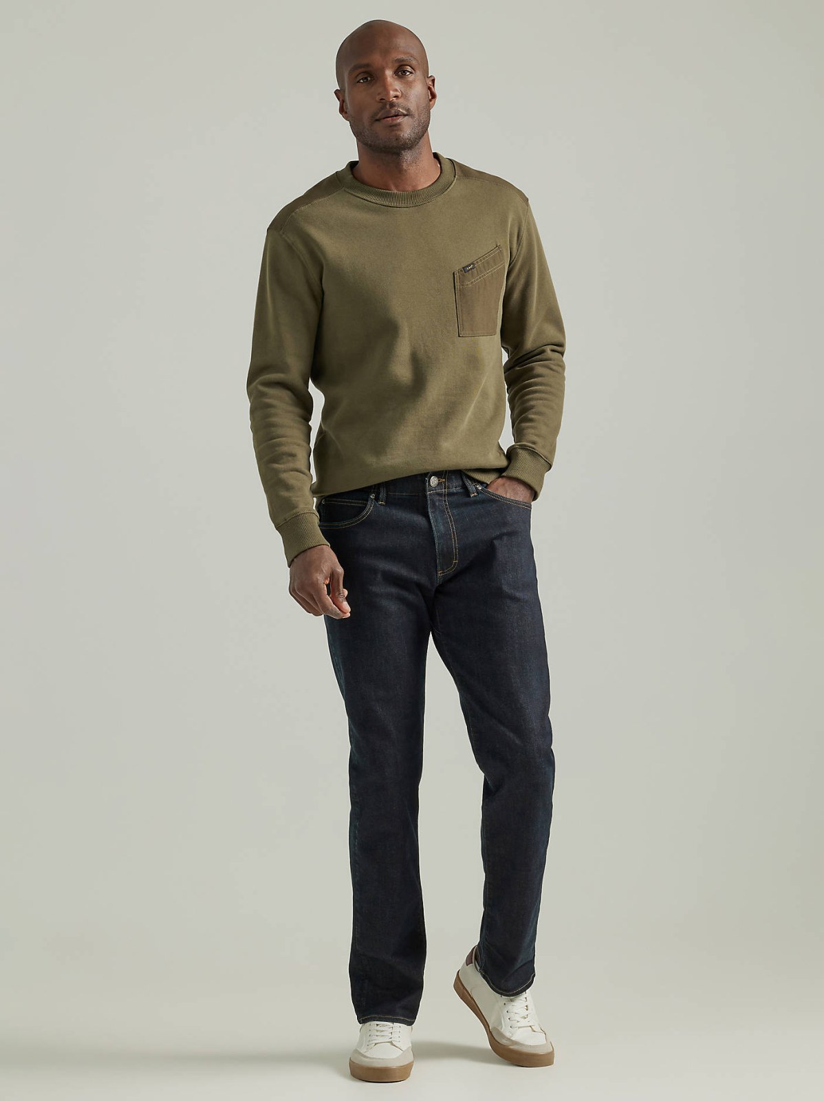 Men's Extreme Motion Straight Fit Tapered Leg Jean