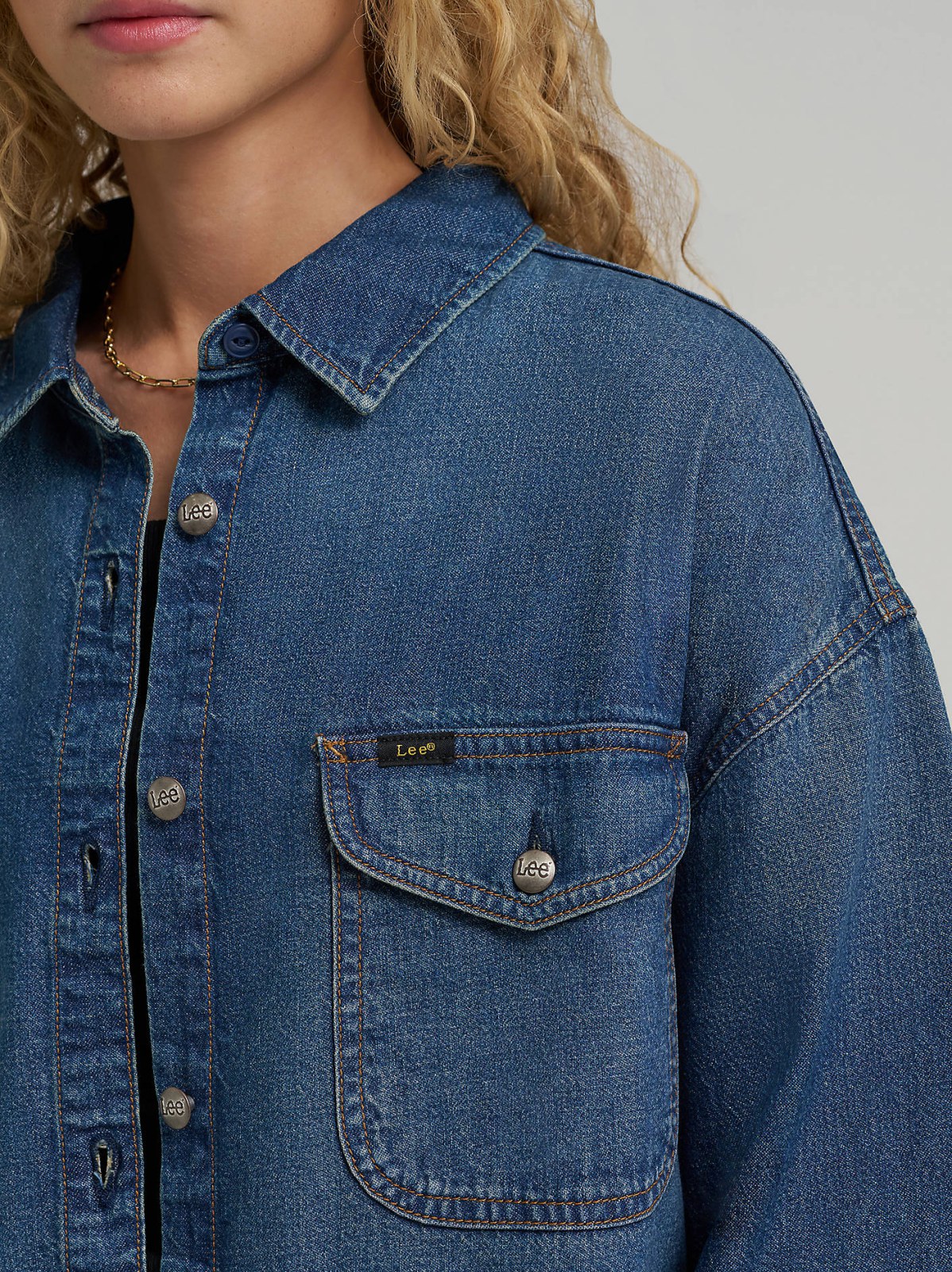 Women's Swing Back Denim Button Down Shirt - view 5