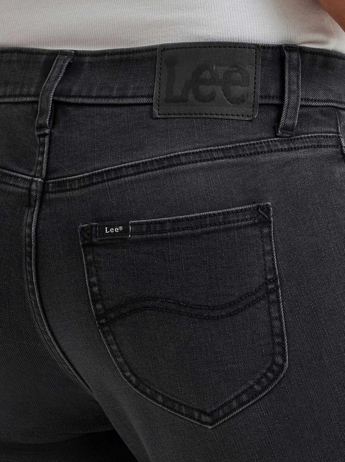 Women's Legendary Straight Denim Capri - view 5