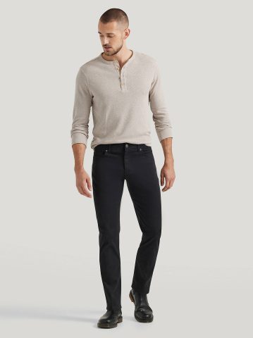 Men's Extreme Motion Straight Fit Tapered Leg Jean
