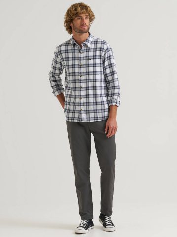 Men's Extreme Motion Regular Taper Chino Pant
