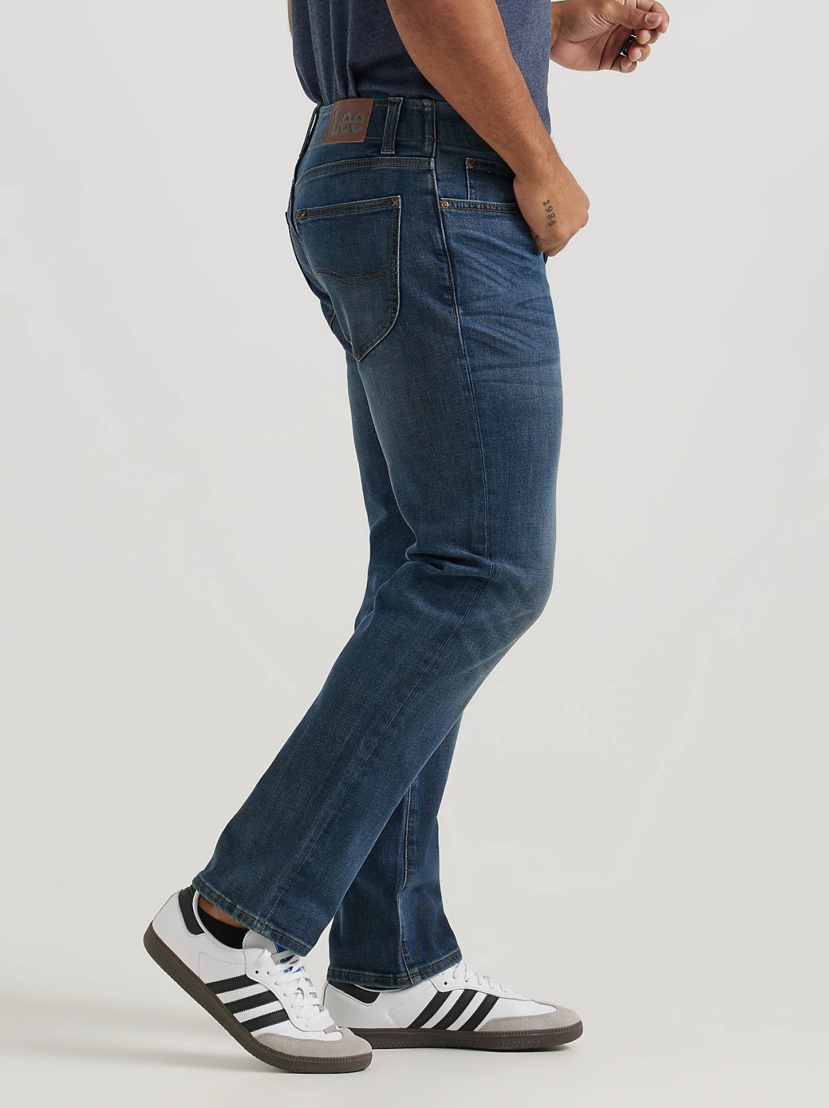 Men's Extreme Motion MVP Straight Fit Tapered Jean - view 4
