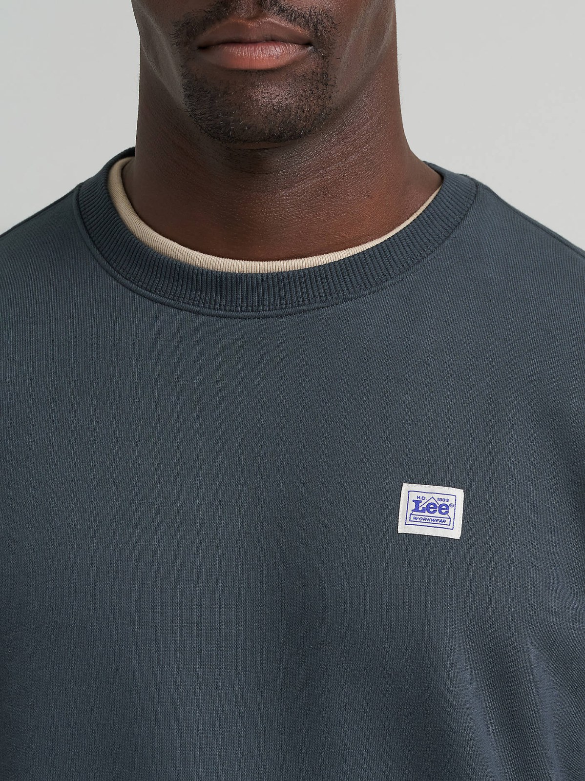 Men's Relaxed Fit Essential Workwear Sweatshirt - view 3
