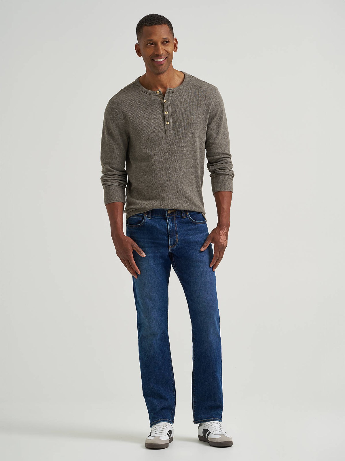 Men's Extreme Motion Straight Fit Tapered Leg Jean