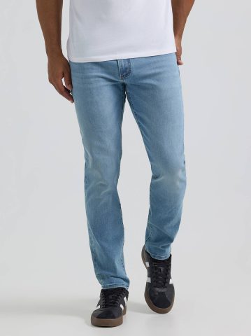 Men's Extreme Motion Regular Taper Jean — alternate view