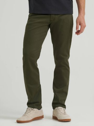 Men's Extreme Motion Straight Fit Tapered Leg Jean