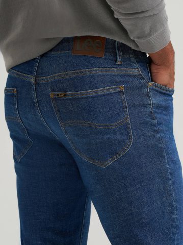 Men's Extreme Motion Regular Straight Jean with Cool Temp Technology