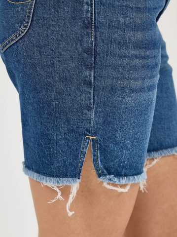 Women's Legendary Frayed Hem Side Slit Short
