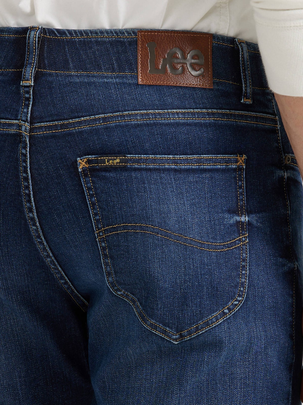 Men's Extreme Motion Regular Fit Straight Leg Jean - view 5