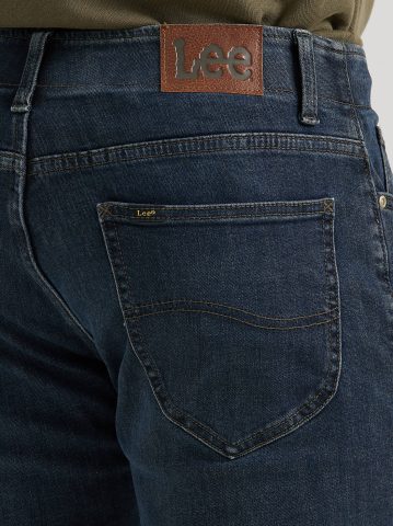 Men's Extreme Motion MVP Straight Fit Tapered Jean