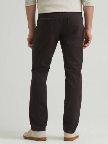Men's Extreme Motion Straight Fit Tapered Leg Jean