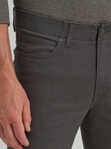 Men's Extreme Motion Slim Straight Twill Jean
