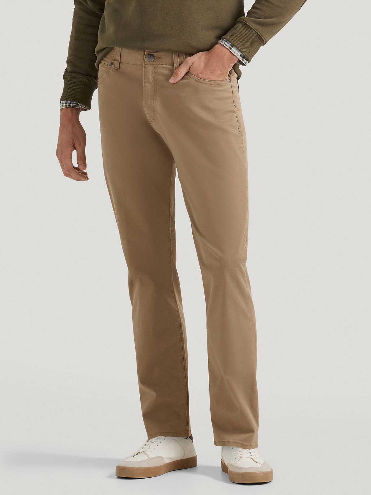 Men's Extreme Motion Straight Fit Tapered Leg Jean
