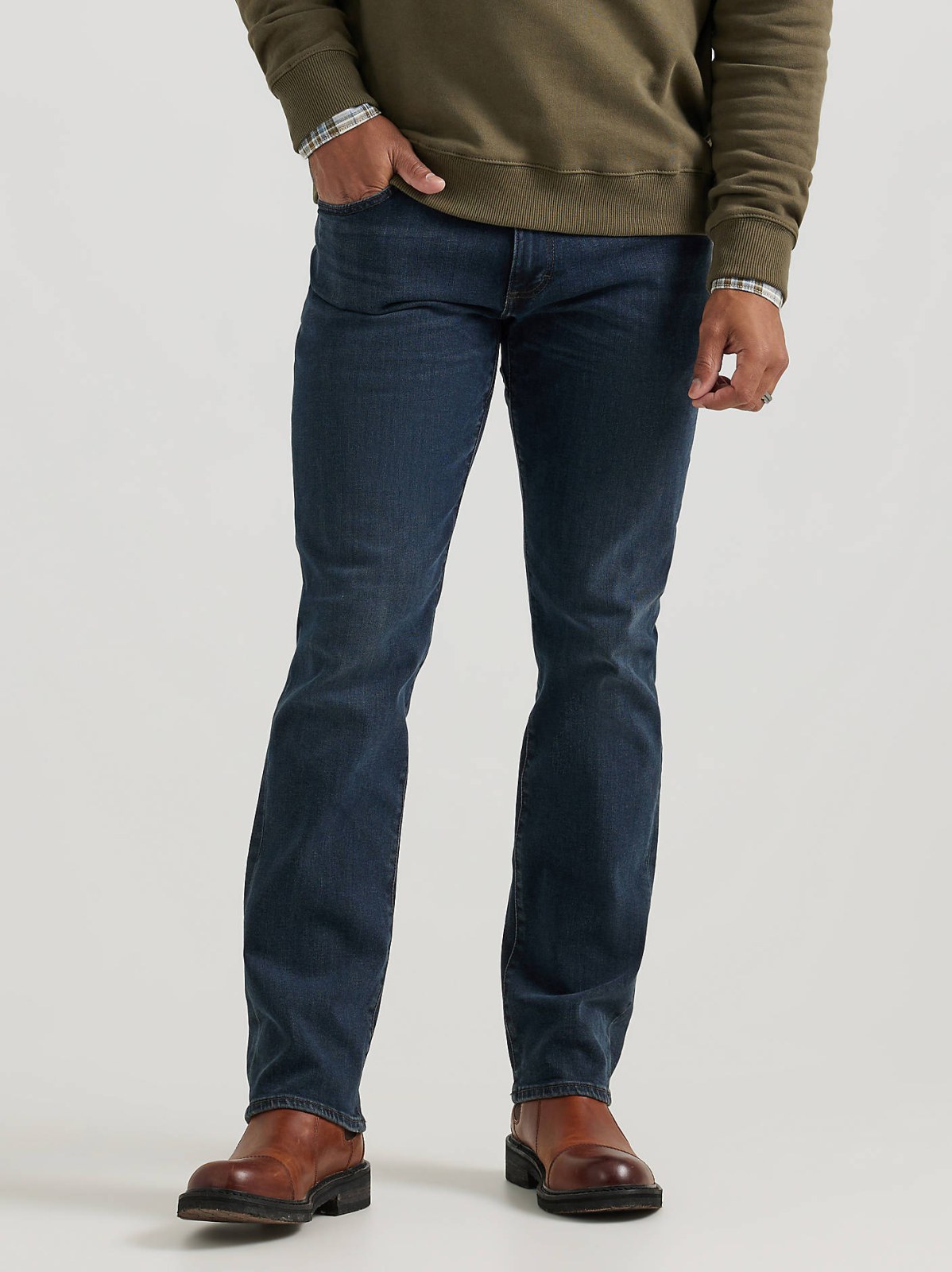 Men's Extreme Motion MVP Straight Fit Tapered Jean - view 3