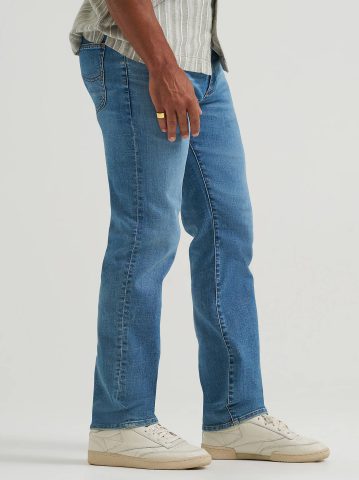 Men's Extreme Motion Regular Straight Jean with Cool Temp Technology
