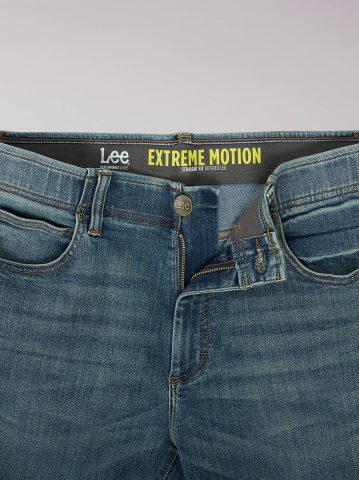 Men's Extreme Motion Straight Fit Tapered Leg Jean