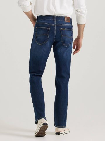 Men's Extreme Motion Regular Fit Straight Leg Jean