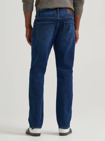 Men's Extreme Motion Straight Fit Tapered Leg Jean