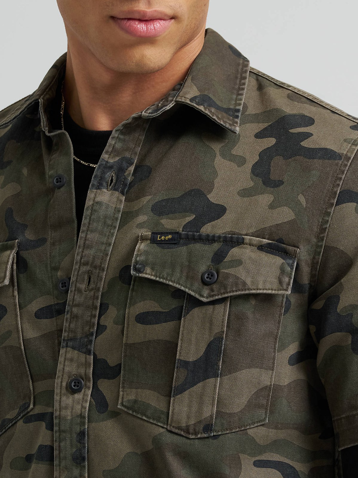 Men's Double Chest Patch Pocket Button Down Shirt - view 3