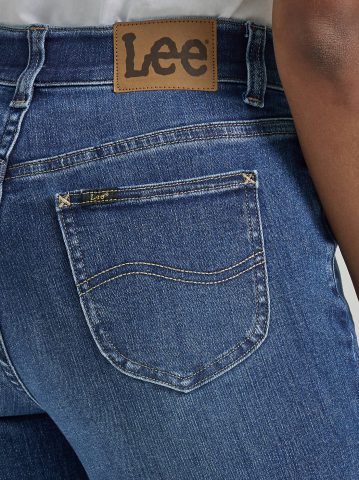 Women's Ultra Lux Comfort with Flex Motion Straight Jean