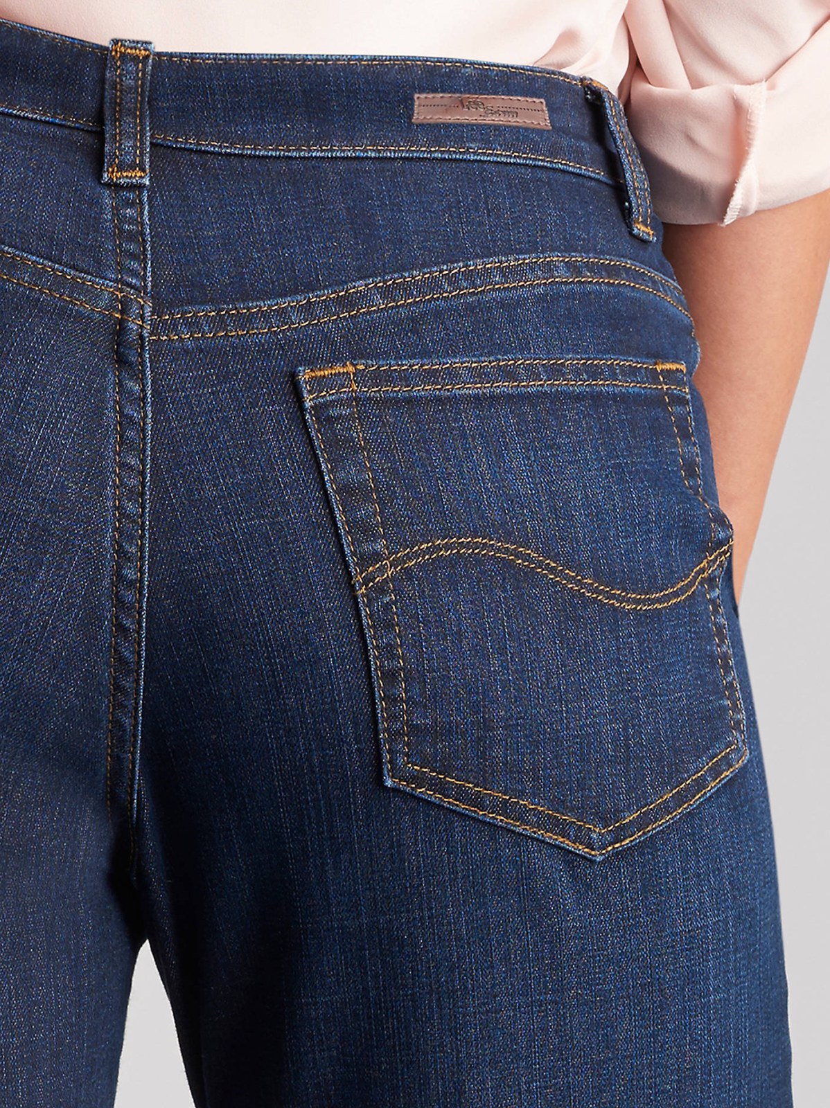 Women’s Stretch Relaxed Fit Straight Leg Jean - view 4