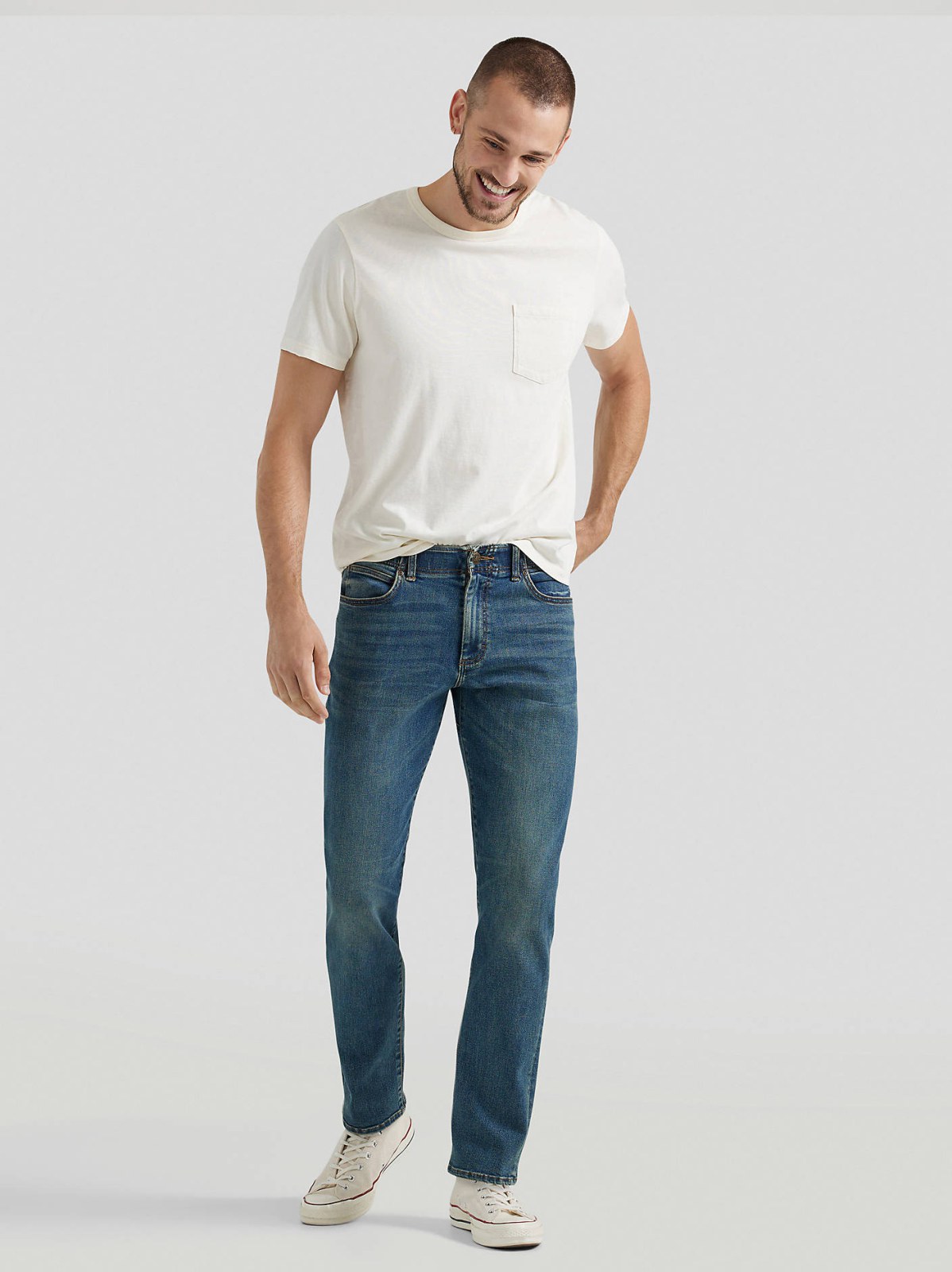 Men's Extreme Motion Straight Fit Tapered Leg Jean