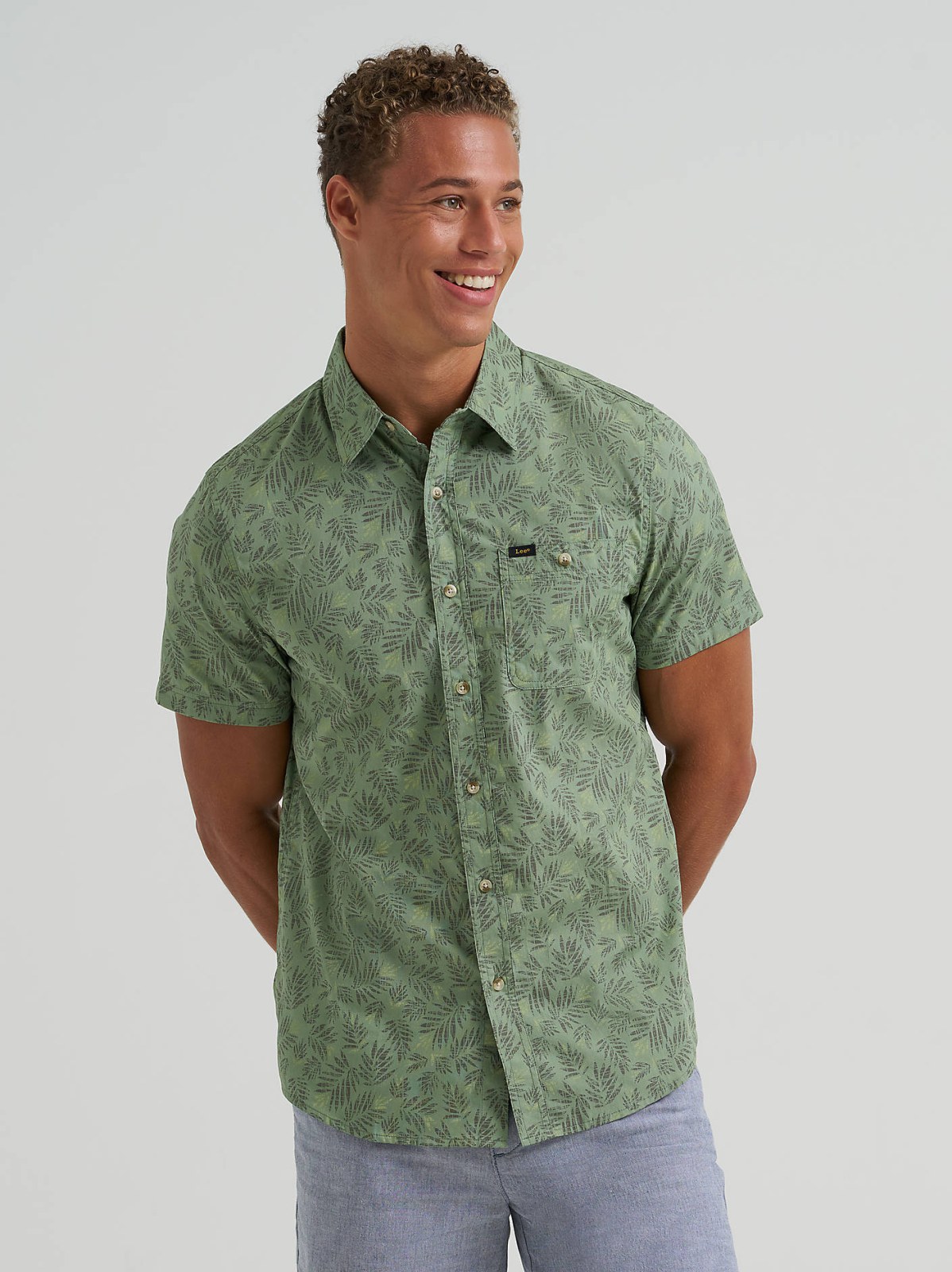 Men's Leaves Print One Pocket Button Down Shirt
