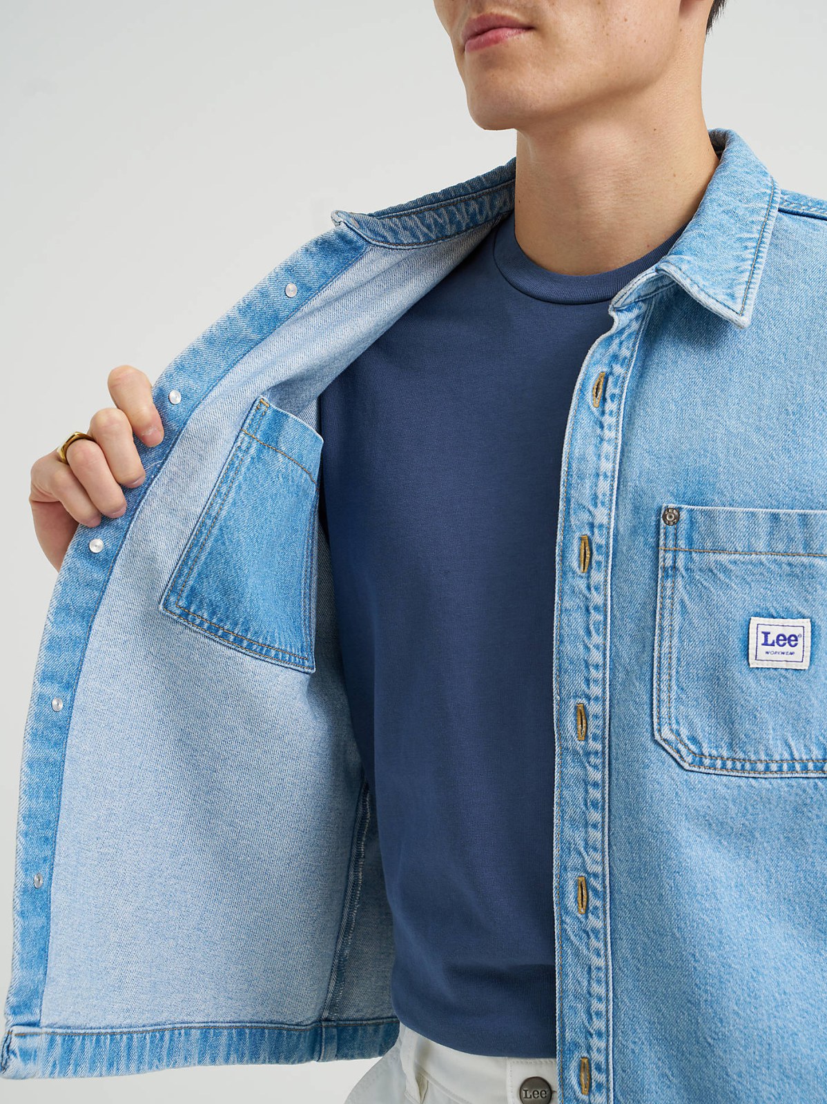 Men's Short Sleeve Loose Denim Button Down Shirt - view 6