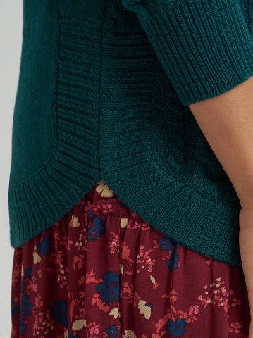 Women's Curved Hem Cable Knit Sweater