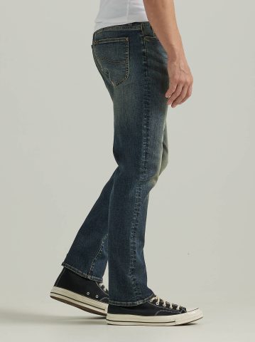 Men's Extreme Motion Regular Fit Straight Leg Jean